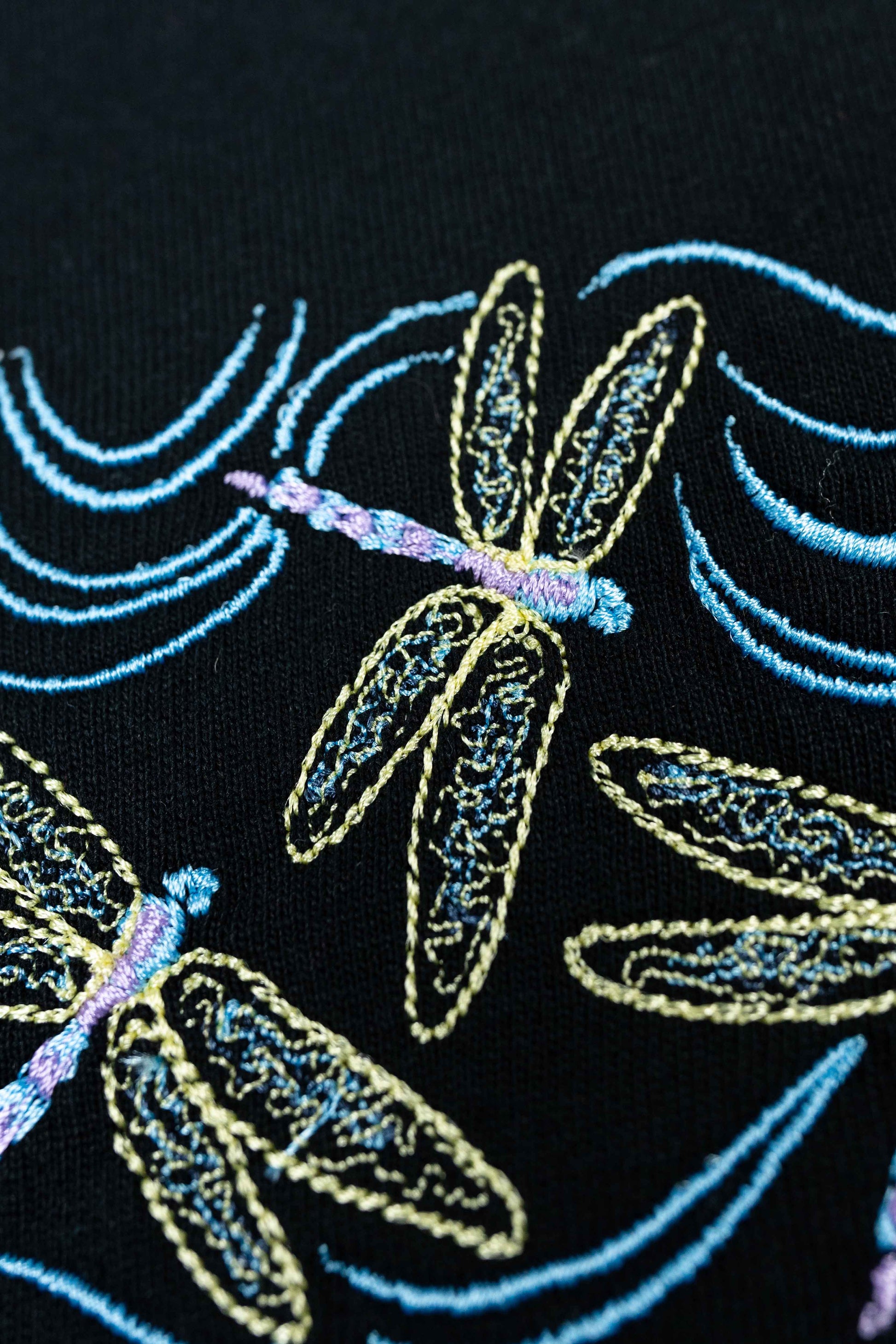 Sustainable organic T-shirt for women featuring a dragonfly embroidery.