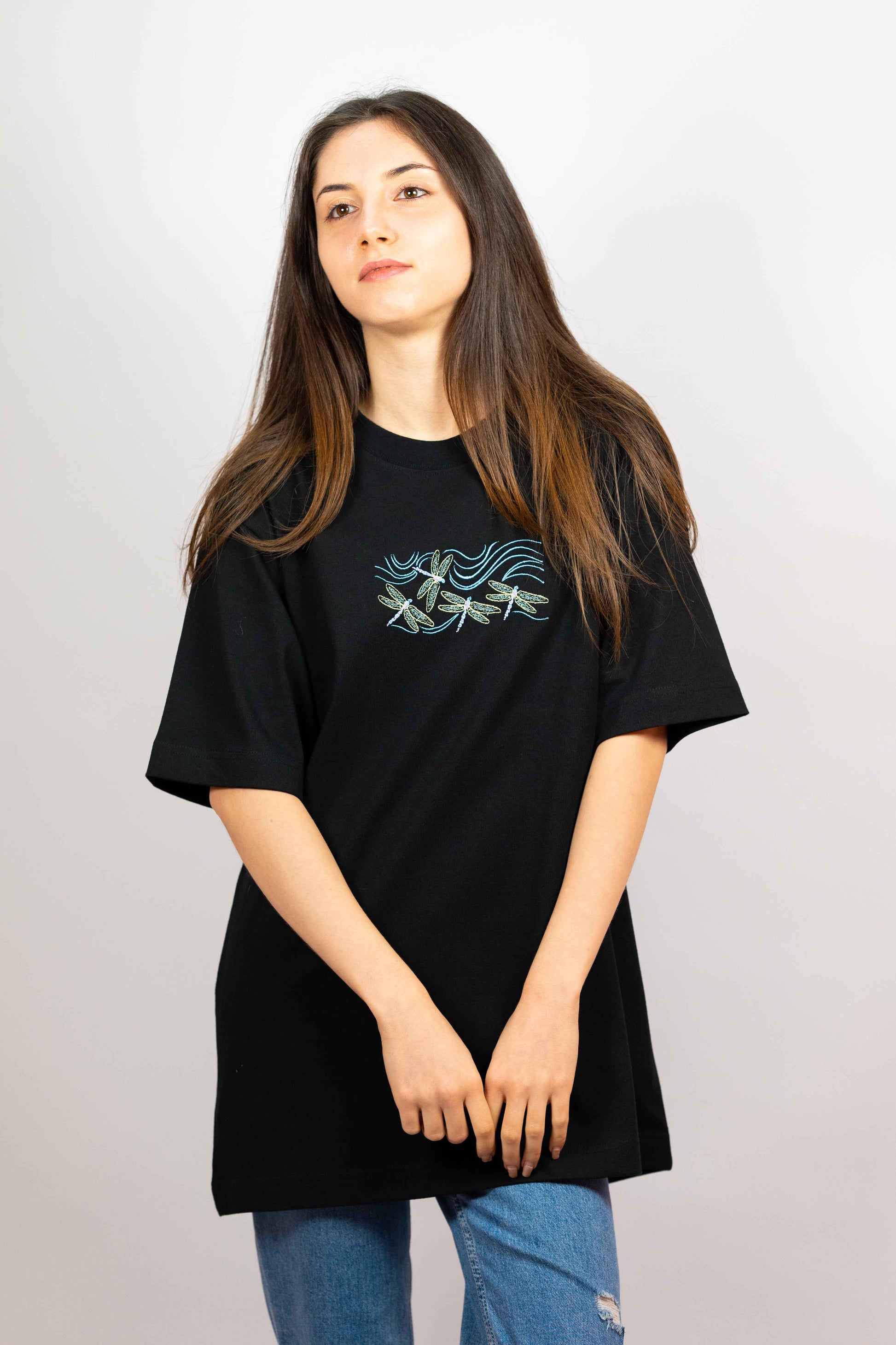 Soft, breathable organic cotton t-shirt with a minimalistic dragonfly design.