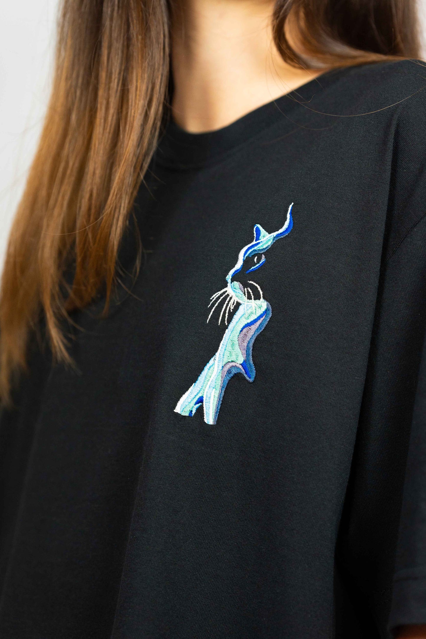 Luxury organic cotton T-shirt with detailed Kitty Kat design.