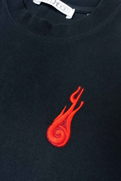 A luxurious unisex t-shirt made from organic cotton, featuring a striking Naruto design.