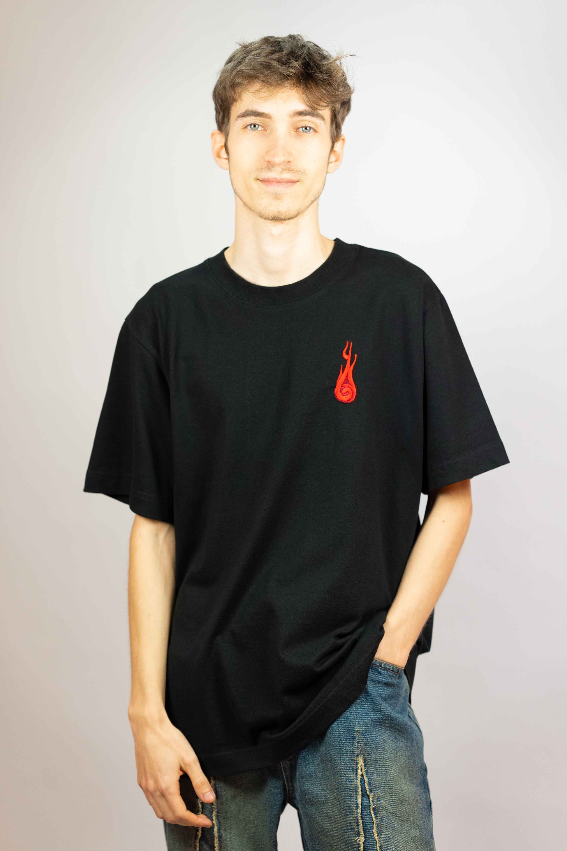 Naruto graphic t-shirt in organic cotton, combining sustainability and style.