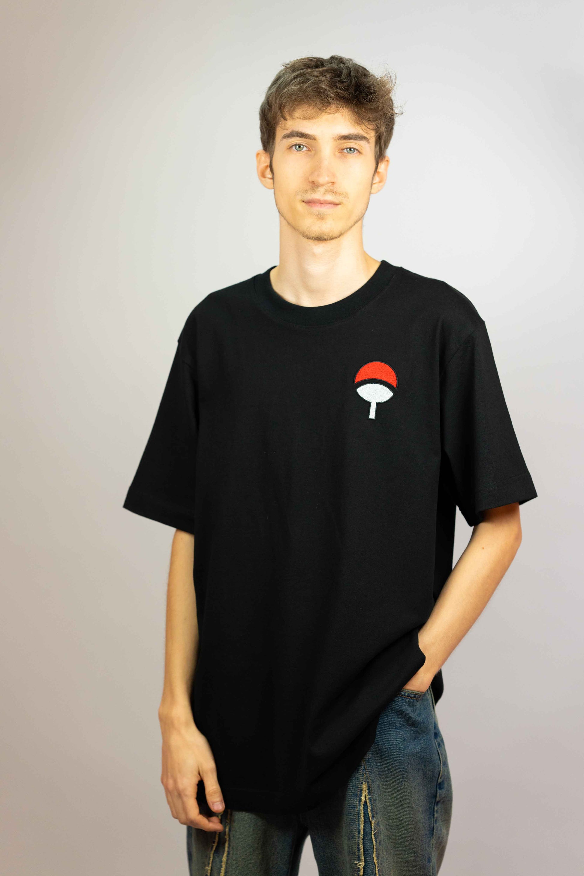 Soft and eco-friendly t-shirt with Sasuke Uchiha design, crafted from organic cotton.
