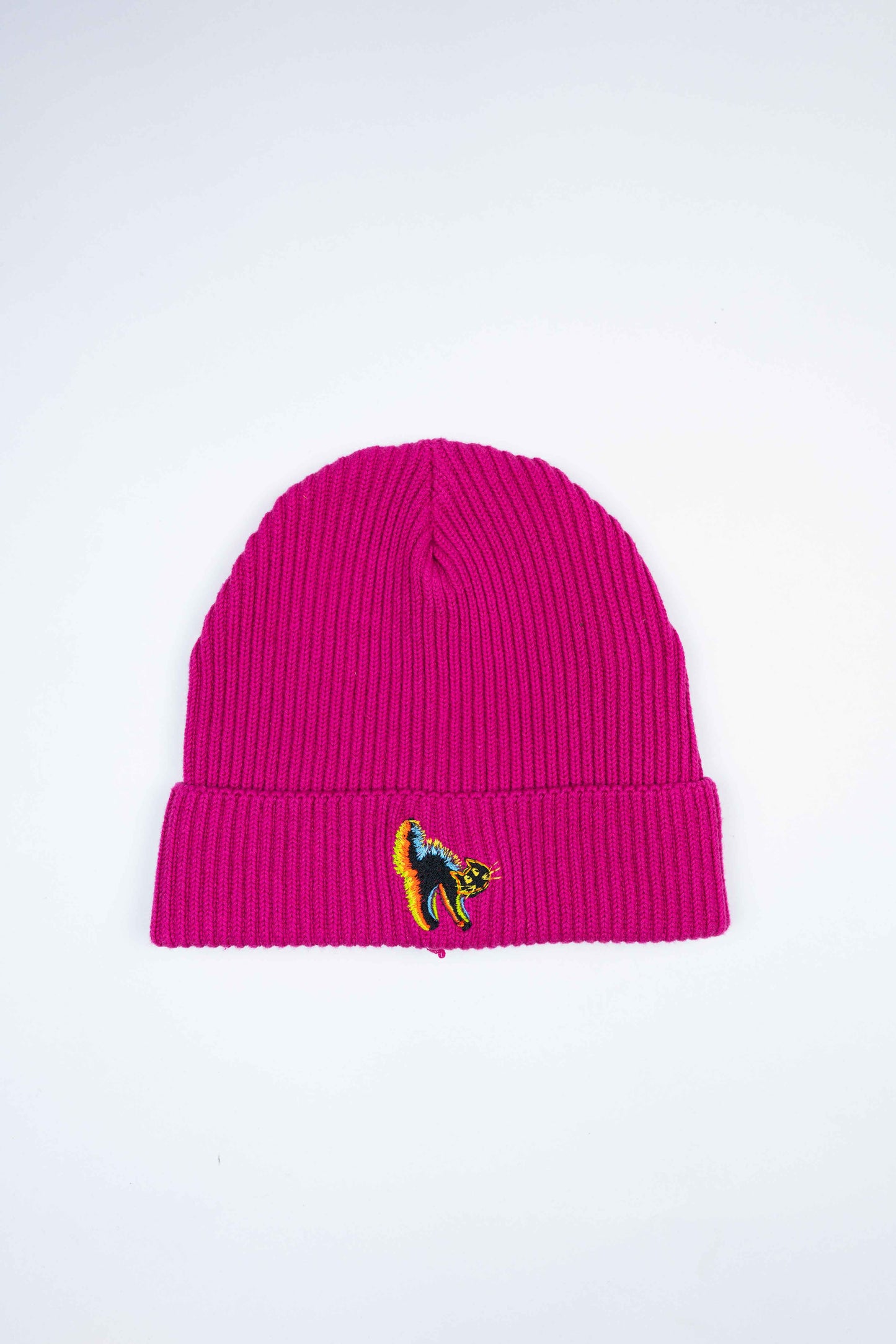 Unisex organic cotton beanie featuring a playful Scaredy Cat design.