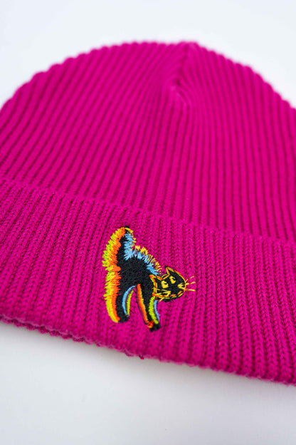 Comfortable and breathable organic cotton beanie with Scaredy Cat artwork.