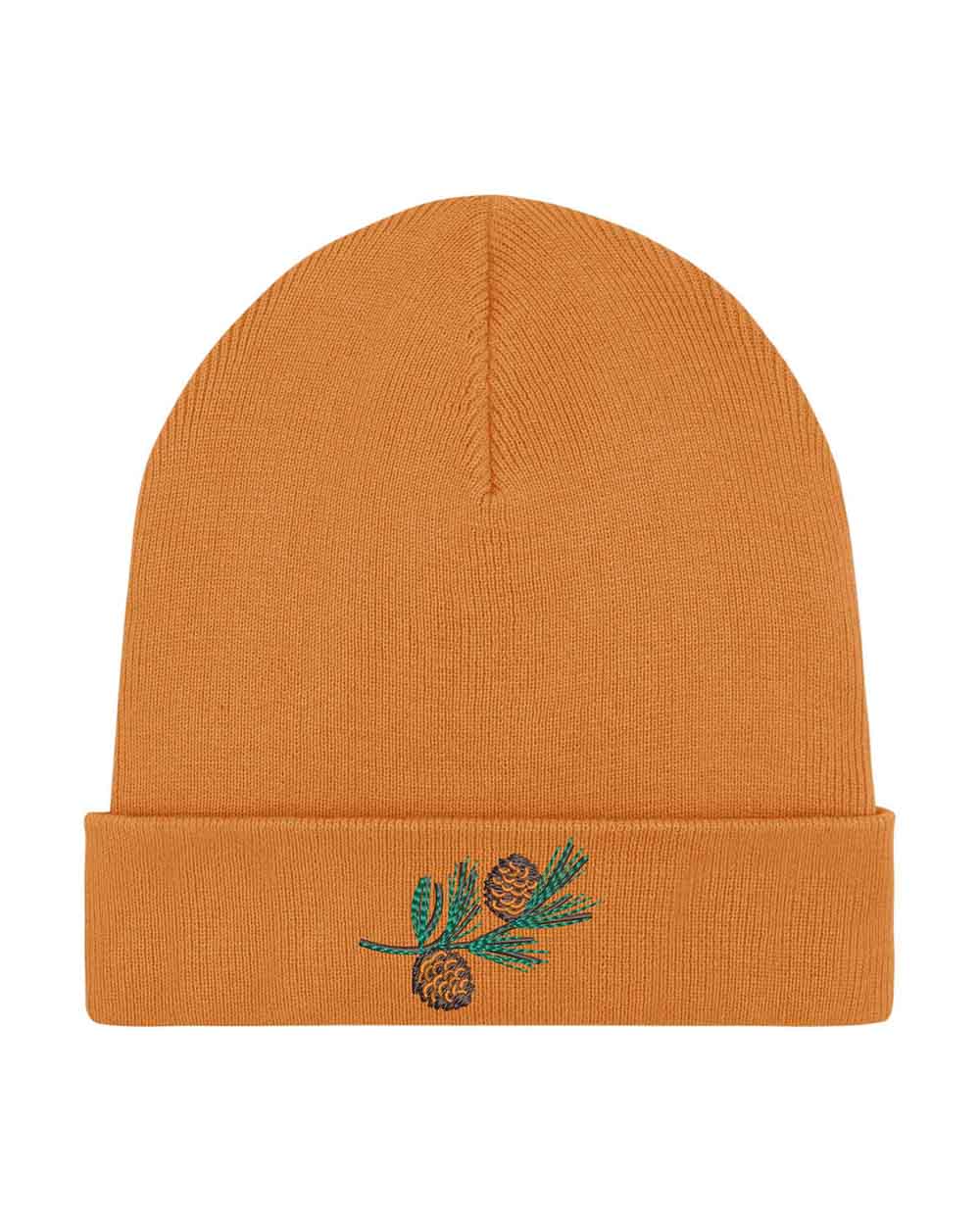 Căciulă portocalie din tricot reiat cu manșetă întoarsă, brodată cu o ramură de pin și conuri de brad, un accesoriu inspirat de natură pentru un stil casual și elegant.
