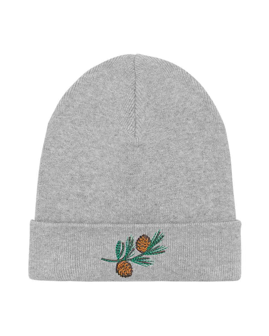 Căciulă gri din tricot reiat cu manșetă întoarsă, brodată cu o ramură de pin și conuri de brad, un accesoriu inspirat de natură pentru un stil casual și elegant.