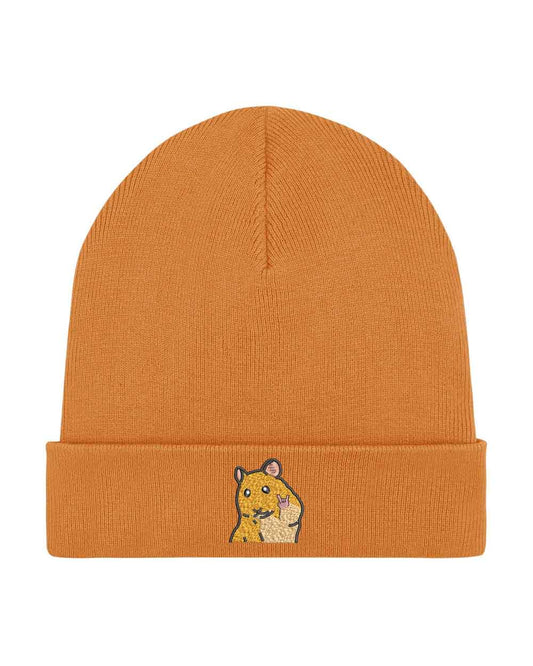 Căciulă portocalie din tricot reiat, brodată cu un hamster simpatic pe partea frontală, un accesoriu adorabil și jucăuș pentru un stil casual.