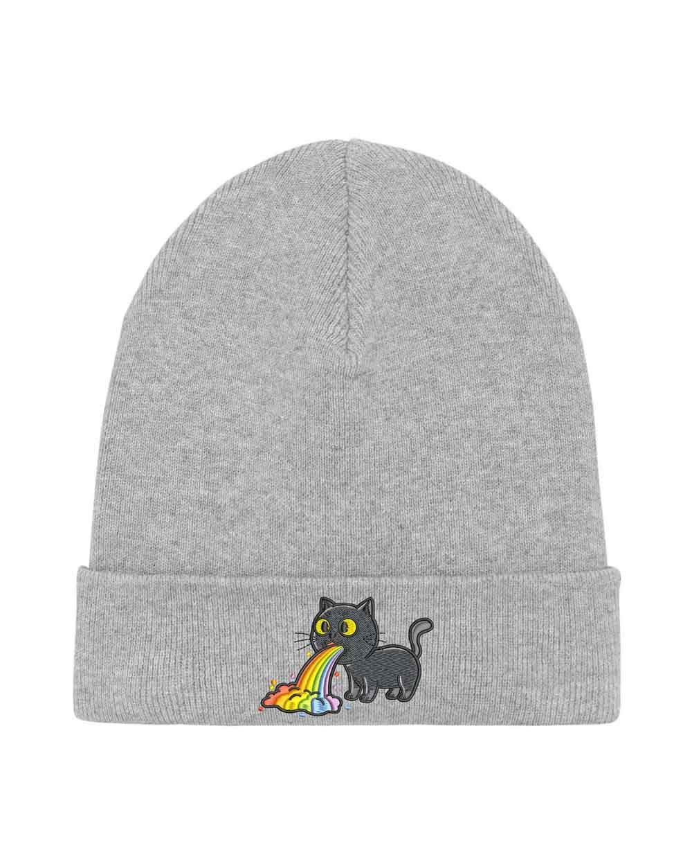 Căciulă gri din tricot reiat, brodată cu o pisică neagră care vomita un curcubeu pe partea frontală, un accesoriu amuzant și colorat pentru un stil casual.