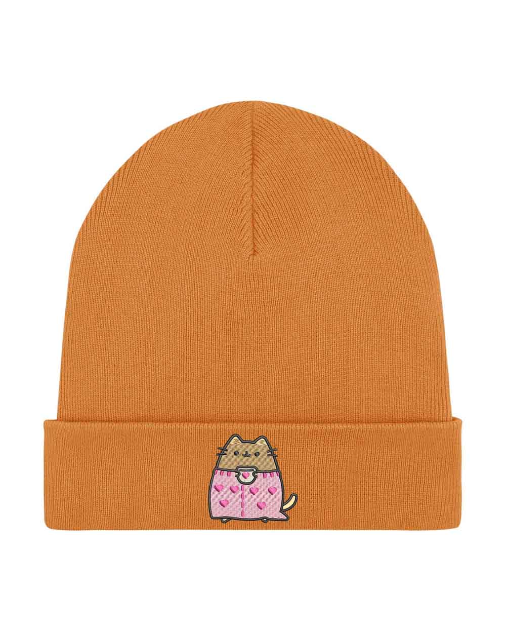 Căciulă roz din tricot reiat, brodată cu o pisica purtând un pulover roz cu inimioare, un accesoriu adorabil pentru iubitorii de pisici.