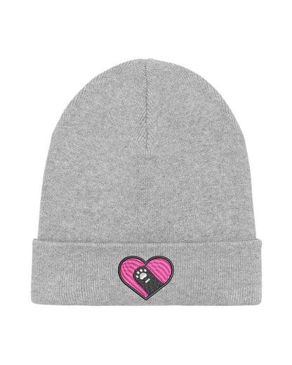 Căciulă gri din tricot cu manșetă întoarsă, brodată cu un patch roz în formă de inimă și o lăbuță neagră în centru, un accesoriu adorabil pentru iubitorii de animale.