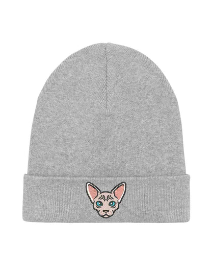 Căciulă gri din tricot reiat cu manșetă brodată, decorată cu un patch mic în formă de față de pisică, un accesoriu adorabil pentru iubitorii de feline.