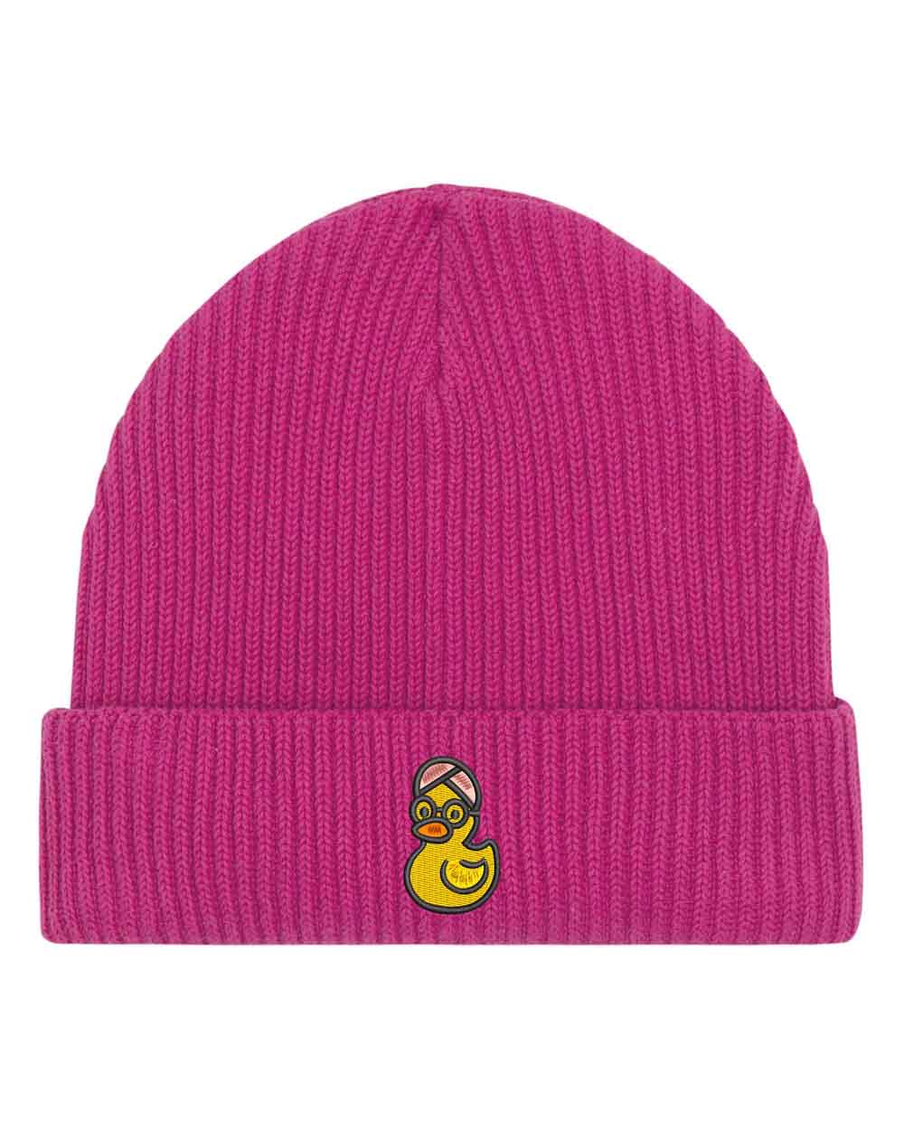 Căciulă roz din tricot cu manșetă întoarsă, brodată cu o rață simpatică purtând ochelari de soare pe partea frontală, un accesoriu amuzant și jucăuș pentru un stil casual.