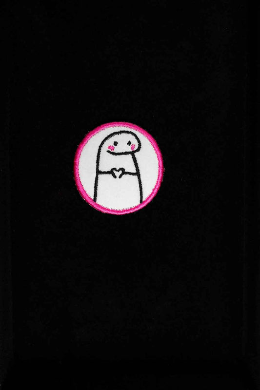 Patch brodat cu design minimalist și mesajul „Love You”, un accesoriu romantic și expresiv pentru personalizare.