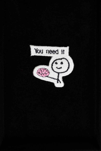 Patch brodat cu personaj colorat și mesajul „You Need It”, un accesoriu creativ și amuzant pentru personalizare.