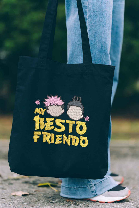 Tote bag brodat negru cu design colorat și mesajul amuzant „My Besto Friendo”, cu ilustrații tip desen animat, purtat în aer liber.