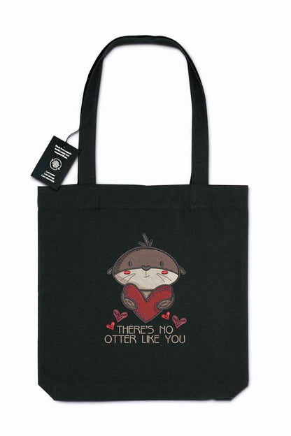 Tote bag brodat negru cu ilustrație drăguță de vidră care ține o inimă și mesajul amuzant „There's No Otter Like You”, purtat în aer liber.
